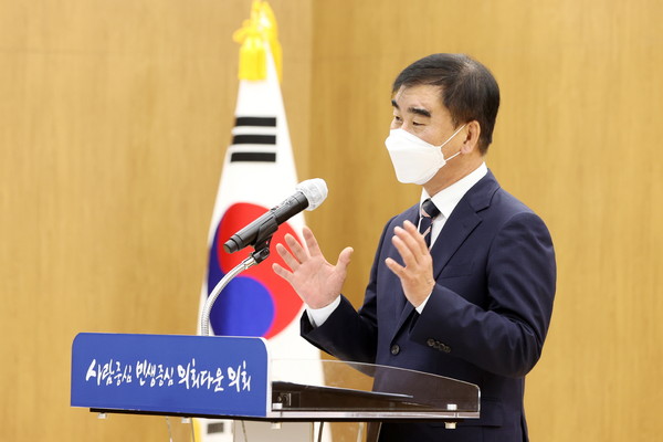 염종현 경기도의회 의장이 5일 오전 의회 지하 1층 대회의실에서 열린 ‘9월 월례조회’에서 공정하고 혁신적인 인사체계를 도입하겠다고 밝혔다. (사진제공=경기도의회)