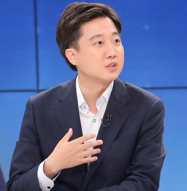 국민의힘 이준석 전 대표가 당에서 한 번 더 징계를 받아 제명된 뒤, 신당을 창당하면 지지하지 않겠다(6.0%) 보다 지지하겠다(35.9%)는 응답자가 훨씬 적은 것으로 조사돼 관심이다. (사진=중앙신문DB)