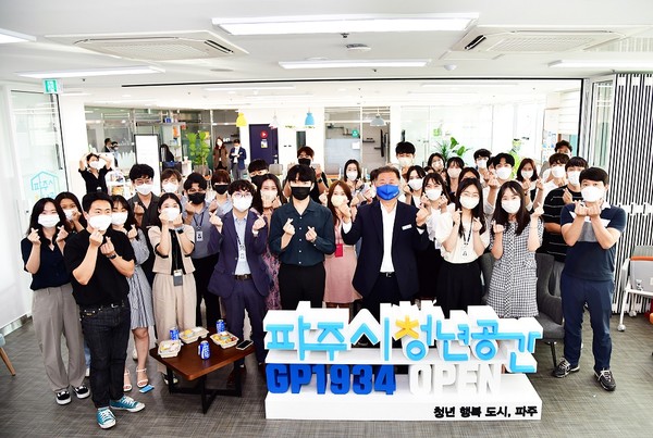 김경일 파주시장이 GP1934에서 청년들과 벽이 없는 소통을 위해 청년정책협의체 간담회를 진행했다. (사진제공=파주시청)
