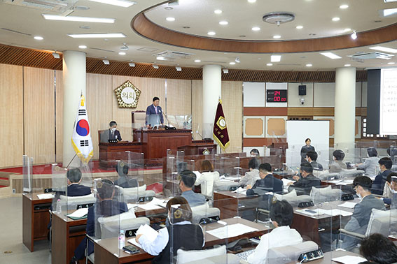 고양시의회는 제267회 제1차 정례회 제1차 본회의에서 고양시의 조정대상지역 해제를 촉구하는 결의문을 만장일치로 27일 채택했다. (사진제공=고양시의회)