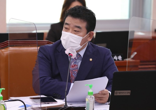 현 정부 출범 이후 대북전단지 등의 살포 행위가 급증한 것으로 나타나 접경지역 주민들의 안전 문제를 방치한 무책임한 태도란 지적이 일고 있다. (사진=중앙신문DB)