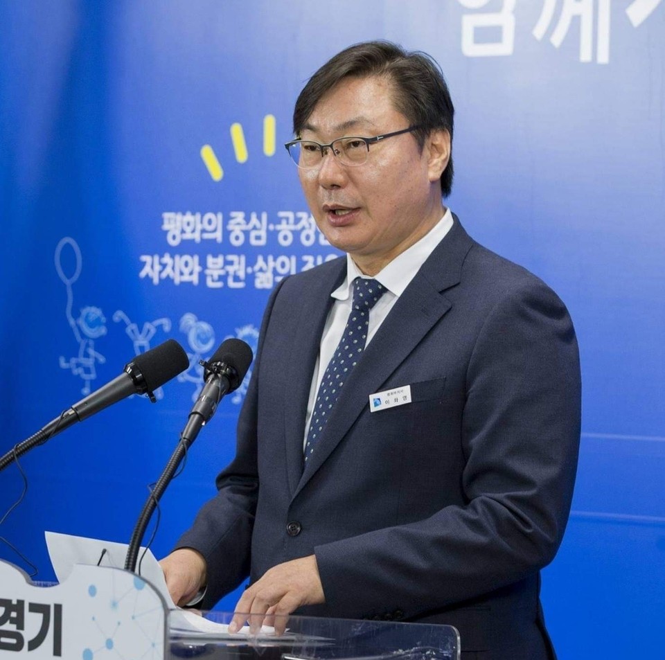 쌍방울그룹 비리 의혹을 수사하는 검찰이 이화영 킨텍스 사장의 뇌물수수 정황으로 수사를 확대 중이다. 사진은 경기도 평화부지사 시절 이화영 사장. (사진=이화영 킨텍스 사장 페이스북)