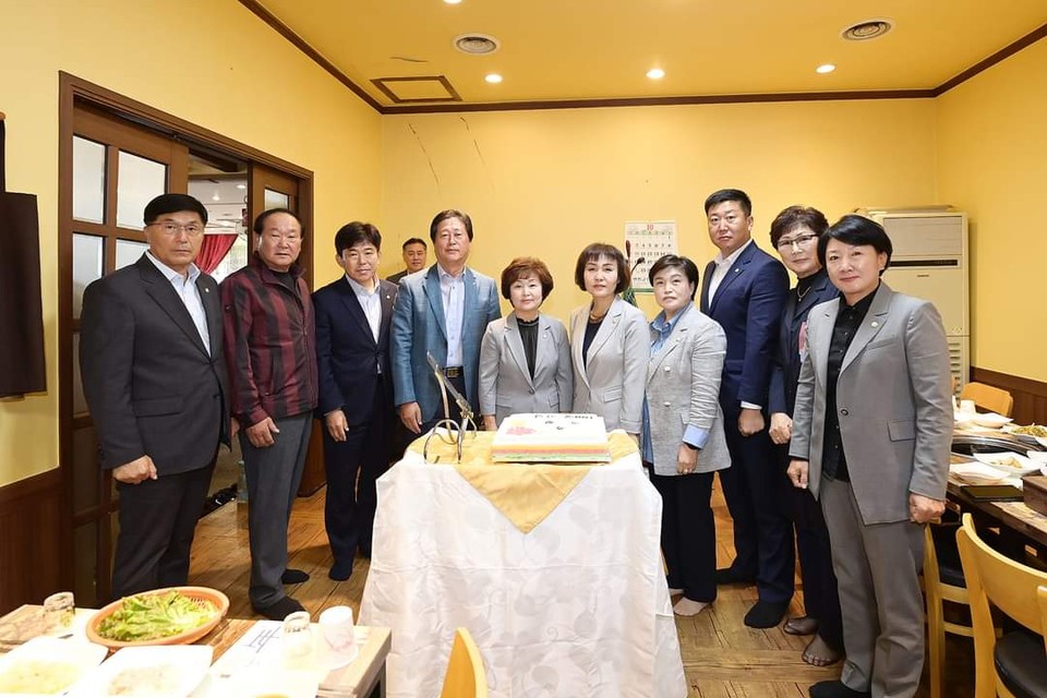 심상금 연천군의회 의장이 6일 자신의 페이스북 계정 글에 “선배 의원들이 길을 닦아 주고 노력해 준 덕분에 지금의 제9대 연천군의회가 존재한다”고 말했다. (사진=심상금 연천군의장 페이스북)