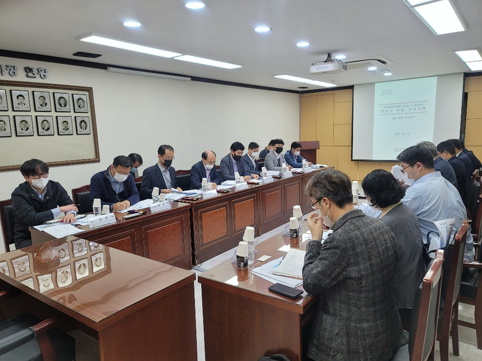하남시가 국토부와 손잡고 감일·위례·미사지구의 대중교통 중심 단기대책 마련에 나선다. 사진은 지난 13일 하남시청에서 감일·위례·미사지구에 대중교통 중심 단기대책 수립을 위해 국토부 대광위 주재 '광역교통개선 지구별 T/F 회의' 개최모습. (사진제공=하남시청)