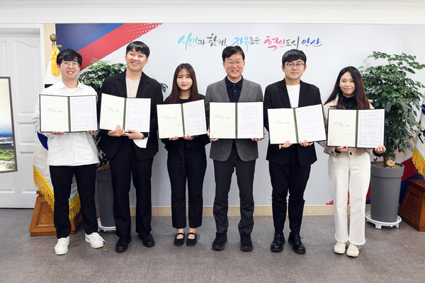 안산시는 17일 청년들과의 소통을 강화하고 시 청년정책 발전에 기여하기 위해 관내 5개 대학 총학생회와 ‘대학 연합활동 실천 약속’을 진행했다. (사진제공=안산시청)