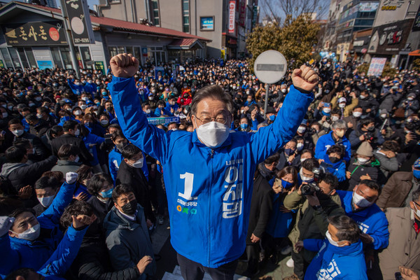 더불어민주당 이재명 대표 측 변호인은 18일 서울중앙지법 형사합의34부 심리로 열린 공판준비기일에서 ‘대선 과정 허위 사실공포’ 혐의 등의 공소사실을 부인했다. 사진은 대선 당시 유세장 모습. (사진=중앙신문DB)
