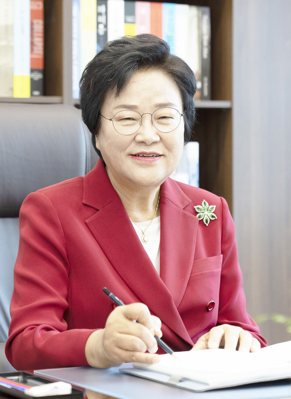 김경희 이천시장이 “새롭고 품격 있는 이천을 만들어 달라는 시민의 뜻을 가슴에 품고 이천의 재도약을 이뤄나가는 데 있어 혼신의 힘을 다하는 이천시민의 심복이 되겠다”고 말했다. (사진제공=이천시청)