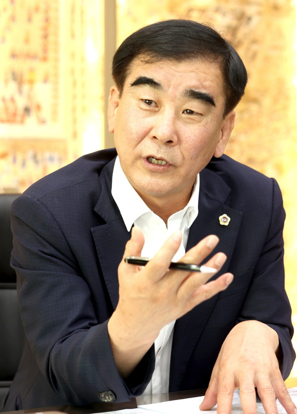 염종현 경기도의회 의장은 “새로운 협치의 시대의 포문을 여는 맞춤형 의장이 될 것을 도민 여러분께 약속드린다”고 말했다. (사진제공=경기도의회)