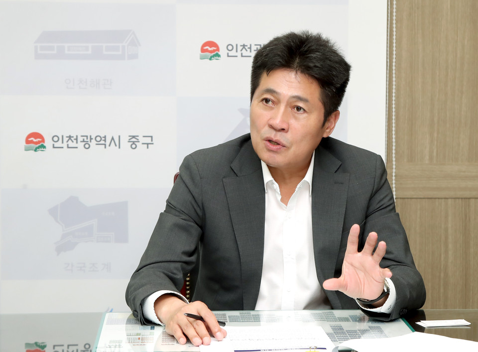 김정헌 인천 중구 구청장은 인터뷰에 응하며 “약속을 지키는 구청장, 미래의 희망과 비전을 제시하는 구청장, 구민들과 소통하고 공감하는 구청장이 되고 싶다”고 전했다. (사진제공=인천중구청)