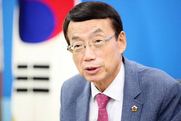 허식 인천시의회 전반기 의장은 “시민여러분이 부여한 엄중한 민의를 마음속에 굳게 새기며 300만 인천시민이 행복한 인천을 만들어 나갈 것”이라고 말했다. (사진제공=인천시의회)