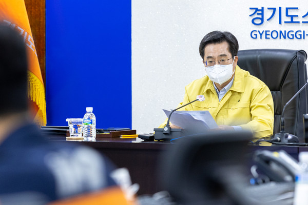 30일, 김동연 경기도지사가 이태원 참사와 관련해 긴급회의를 주재하고 있다. (사진제공=경기도청)