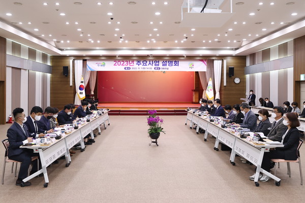 의왕시는 지난 1일 김성제 시장과 시도의원들이 참석한 가운데 내년도 주요사업과 중장기 과제를 설명, 토론하는 시간을 가졌다.(사진제공=의왕시청)