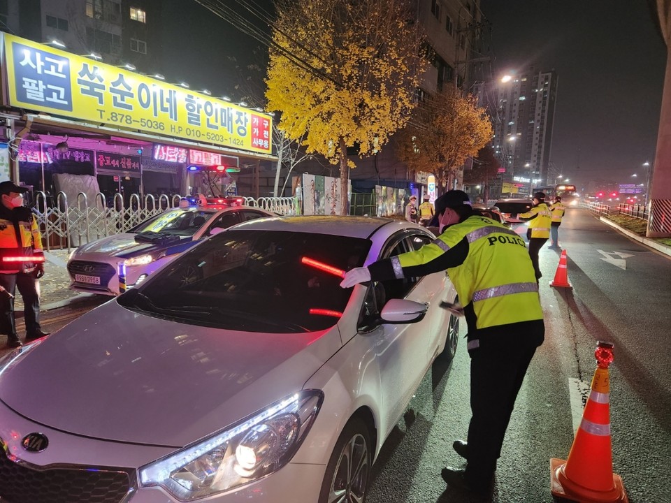 경기북부경찰청은 지난밤 오후 9시부터 약 2시간 동안 음주단속을 벌여 14명을 적발했다. (사진제공=경기북부경찰청)