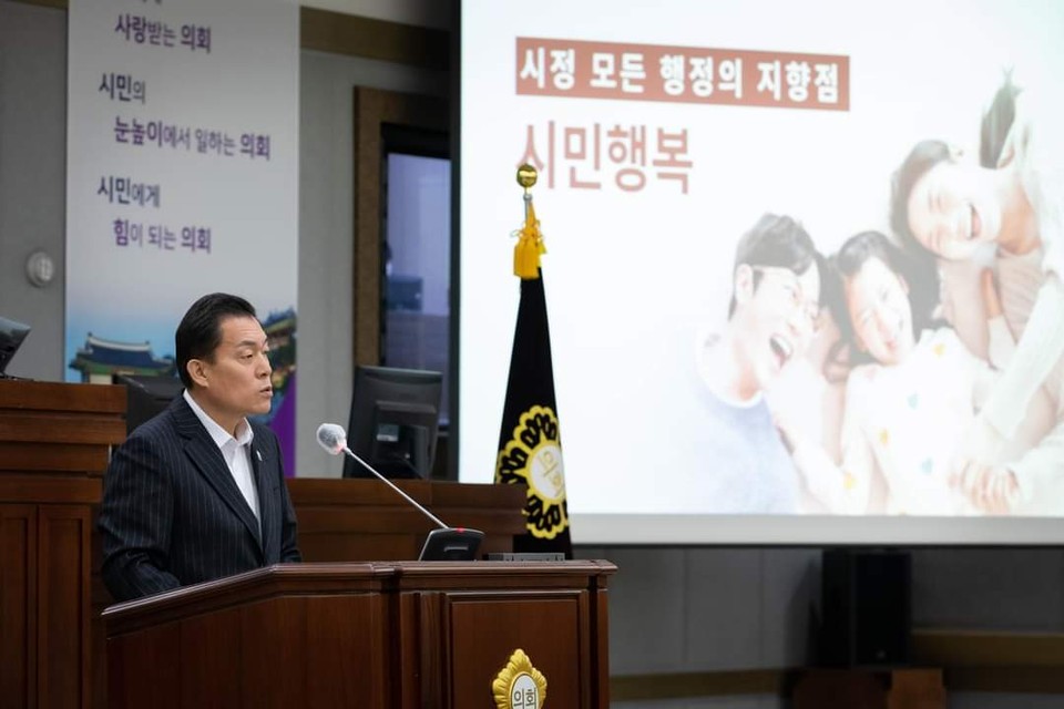이재준 수원시장이 시정연설을 통해 “경제와 복지예산을 전략적으로 사용하고, 시민안전을 위한 예산을 전년 대비 약 20% 늘렸다며 더 나은 시민의 삶과 시민의 ‘안전’을 위해 최선을 다하겠다”고 밝혔다. (사진=이재준 수원시장 페이스북)