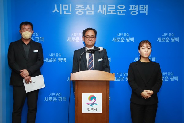 평택시 김덕형 도시주택국장은 23일 브리핑을 통해 지제역세권 및 원평동 일대의 개발 방향을 제시했다. (사진제공=평택시청)