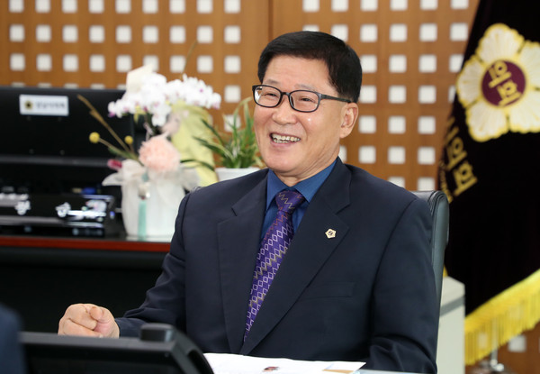 박광순 성남시의회 의장은 인터뷰에서 “의원의 의정활동을 보좌하는데 최우선을 두겠다”고 말했다. (사진제공=성남시의회)