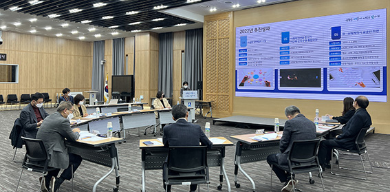 수원시는 29일 시청 중회의실에서 ‘2022 수원시 사회복지사 등의 처우개선위원회’를 열고, 사회복지사 처우개선 사업을 논의했다. (사진제공=수원시청)