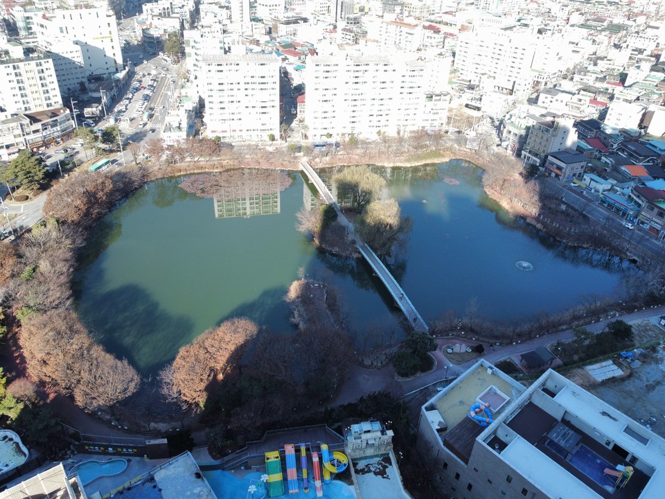 1일 찾은 이천 안흥지는 봄에는 벚꽃으로, 가을에는 단풍으로, 평소에는 시민들의 운동코스와 산책코스로 없어서는 안 될 휴식처가 됐다. (사진=김광섭 기자)