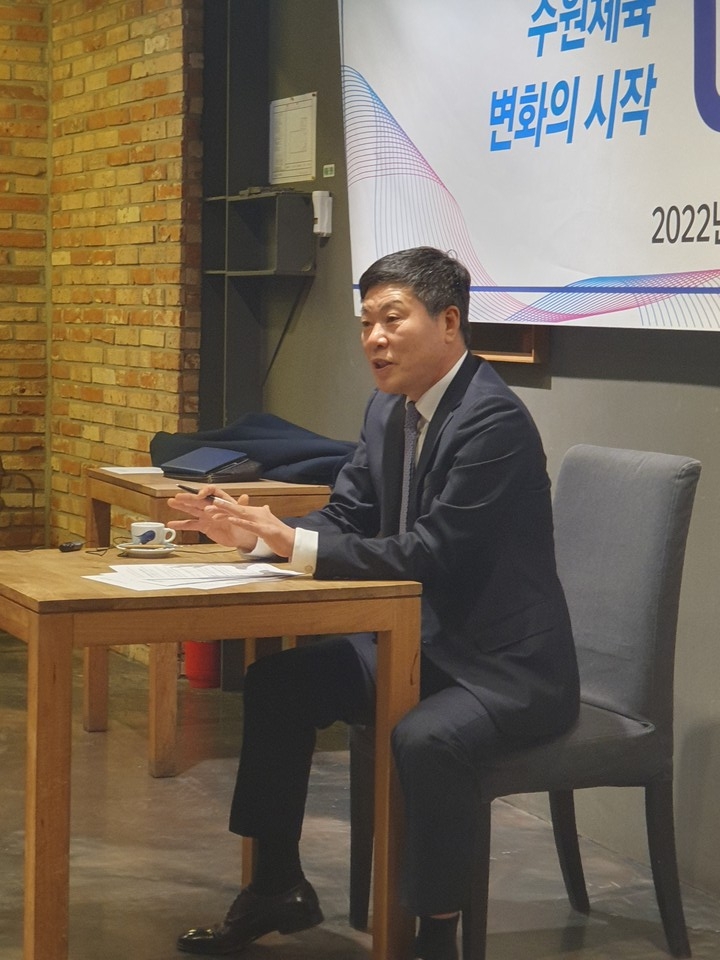 이윤형 전 수원시 수영연맹 회장이 오는 22일에 치러지는 수원특례시체육회장 선거에 출마를 공식 선언했다. (사진=김영식 기자)