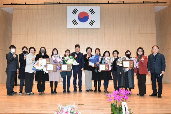 안산시는 8일 단원구청 단원홀에서 관내 6개 소비자단체와 함께 ‘제27회 소비자의 날 기념식’을 개최했다. (사진제공=안산시청)
