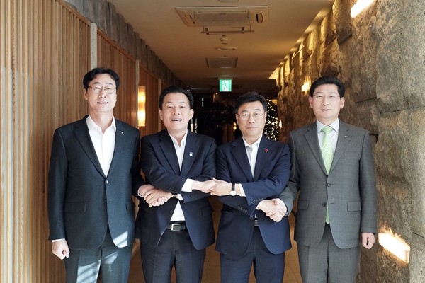 신상진 성남시장이 8일 이재준 수원시장, 이상일 용인시장, 정명근 화성시장과성남 판교에서 오찬 회동하고 서울3호선 연장 추진을 위한 논의를 진행했다. (사진제공=성남시청)