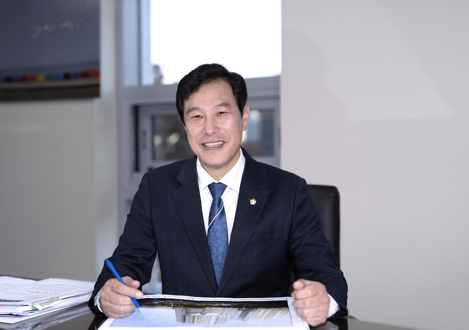 강성삼 하남시의회 의장은 인터뷰를 통해 “의장으로서 한쪽에 치우침 없이 조정·중재하는 역할에 최선을 다하겠다”고 말했다. (사진제공=하남시의회)