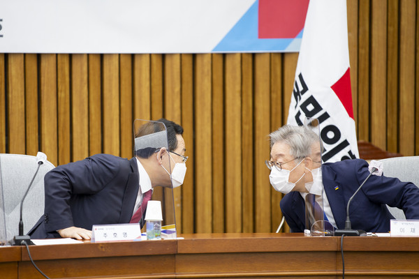 여야는 정부·여당의 '법인세율 인하'와 더불어민주당 이재명 대표의 '서민감세' 안을 놓고 서로 다른 반응으로 보이며 ‘설왕설래’했다. 사진은  (사진=중앙신문DB)
