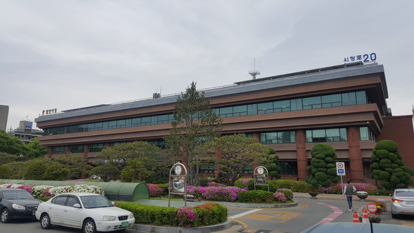 광명시는 코로나19 장기화로 취업에 어려움을 겪고 있는 청년들을 위해 ‘글로벌 기업 온라인 취업 멘토링’을 오는 3월 10일 개최한다. 사진은 광명시청 전경. (사진=중앙신문DB)