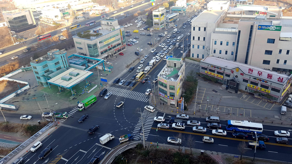 용인특례시가 국토교통부에 기흥구 보라동 일원 지방도 315호선 지하차도 사업이 계획대로 진행될 수 있도록 ‘지하도로 설계지침’을 조속히 개정해줄 것을 요구하고 나섰다. 사진은 지방도 315호선 보라교사거리 일원. (사진제공=용인시청)