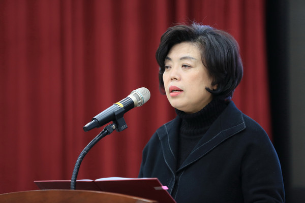 신계용 과천시장이 2일 시청 대강당에서 열린 시무식에서 신년사를 발표하고 있다. (사진제공=과천시청)