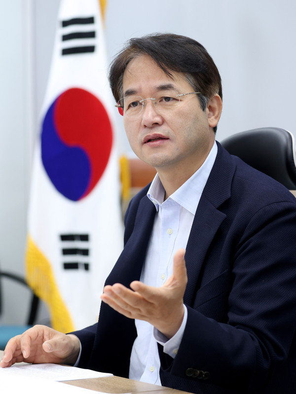 이동환 고양특례시장이 바이오 정밀의료클러스터 조성을 모색하기 위해 ‘바이오 창업의 신’이라 불리는 MIT 로버트 랭거 교수를 면담하고 조언을 구한다. (사진제공=고양시청)