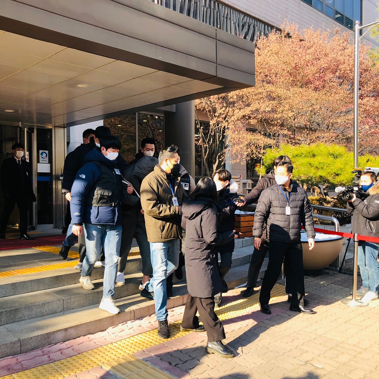 택시기사와 집주인 등 2명을 살해하고 시신을 유기한 혐의를 받는 30대 남성에 대한 영장실질심사가 28일 열렸다. (사진=김유정 기자)