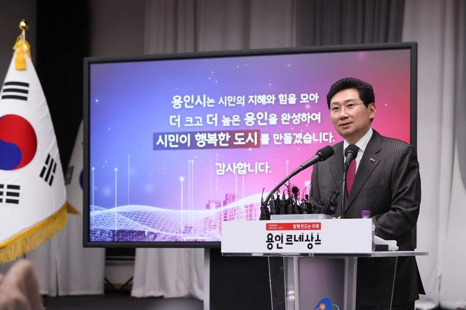 이상일 용인특례시장이 5일 시청 컨벤션홀에서 언론브리핑을 열고 올 한해 시정 운영 방향과 비전을 발표하고 있다. (사진=이상일 용인시장 페이스북)