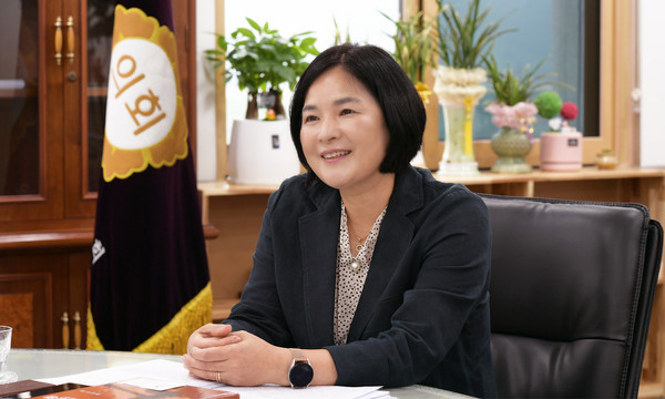 윤순옥 양평군의회 의장은 “지혜롭고 힘찬 토끼처럼 양평군에 당면한 난제들을 슬기롭게 극복해 힘차게 도약할 수 있도록 언제나 군민과 함께 하겠다”고 약속했다. (사진제공=양평군의회)