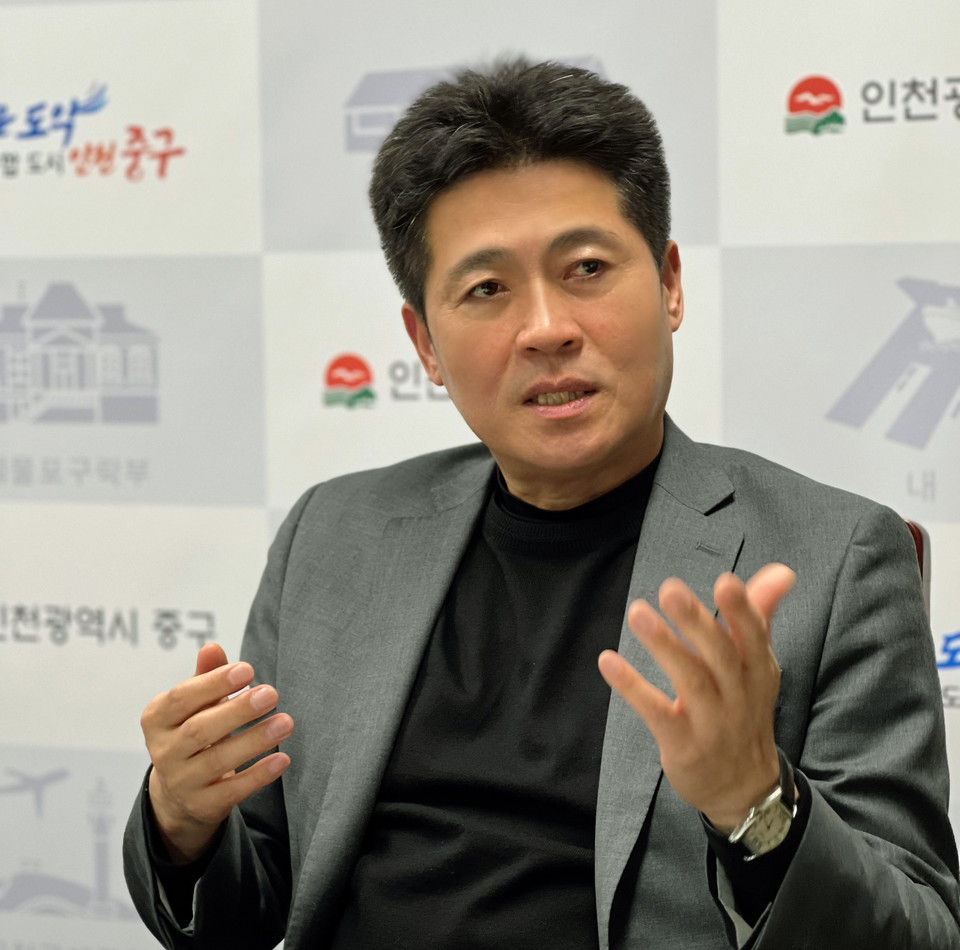 김정헌 중구청장은 인터뷰에서 “주민의 눈높이에서 주민과 함께 현장을 바라보며 고민하고 공감하는 구청장이 되겠다”고 말했다. (사진제공=인천 중구청)