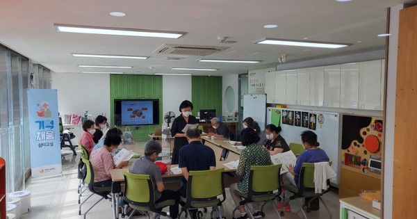 남양주치매안심센터가 다음 달부터 치매환자 또는 경도인지장애를 진단받은 가족 및 보호자를 대상으로 ‘헤아림 가족교실’ 프로그램을 운영한다. (사진제공=남양주시청)
