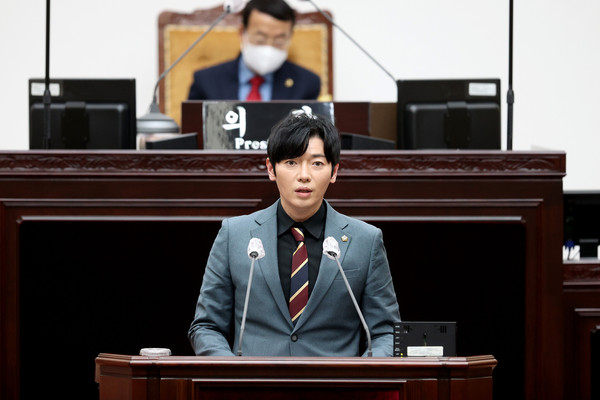 인천시의회 행정안전위원회 김용희 의원이 인천관광기념품에 대한 체계적인 활성화 전략이 필요하다고 강조했다. (사진제공=인천시의회)