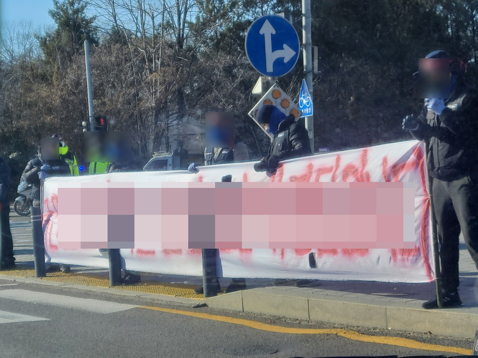 과천시가 불법 현수막이 없는 제로도시에 박차를 가하기로 했다. 이번 불법 현수막 제로도시 추진은 민선8기 출범과 동시에 ‘불법현수막 제로도시’를 선언한데 다른 조치다. 사진은 기사와 관련 없음. (사진=중앙신문DB)
