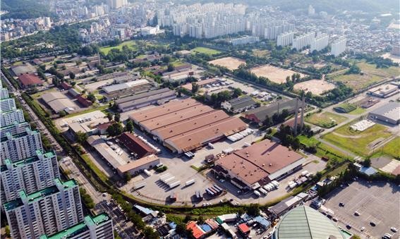 일제 강점기 무기제조 군수공장에서 미군기지로, 미군기지에서 시민들의 품으로 돌아올 부평 캠프마켓의 역사를 한 눈에 볼 수 있는 아카이브 작업이 본격화 된다. 사진은 캠프마켓 전경. (사진제공=인천시청)