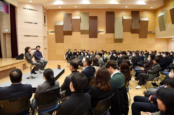 의정부시가 1일 시청 대강당에서 직원 150여명이 모인 가운데 ‘2023년 2월 미래가치 공유의 날’을 개최했다. (사진제공=의정부시청)