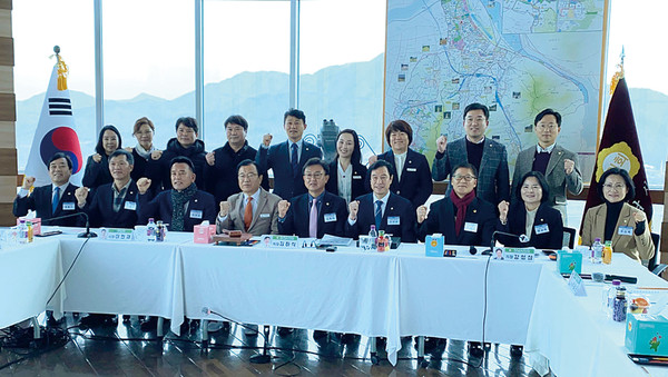 하남시의회가 2일 하남유니온타워 4층에서 제120차 경기동부권 시·군의장협의회 정례회를 개최했다. (사진=장은기 기자)