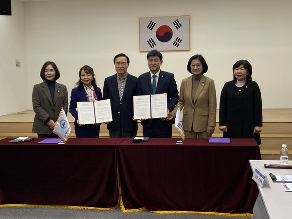광주시는 8일 광주하남교육지원청과 광주미래교육협력지구 업무협약을 맺고 2023년도 세부 교육사업에 대한 부속 합의를 체결했다. (사진제공=광주시청)