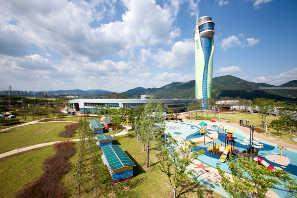 하남시는 8일 한국토지주택공사(LH)와의 미사지구 폐기물처리시설 설치비용의 원인자부담금 992억원 부과취소 소송대리인으로 김앤장 법률사무소와 수원고법 초대 수석부장판사 출신 변호사로 변호인단을 새롭게 구성해 소송에 총력 대응한다. (사진제공=하남시청)