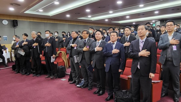 인하대학교 수도권미세먼지연구‧관리센터를 포함한 권역별 미세먼지연구·관리센터가 9일 ‘응축성 미세먼지 관리 선진화를 위한 토론회’를 개최했다. (사진제공=인하대학교)