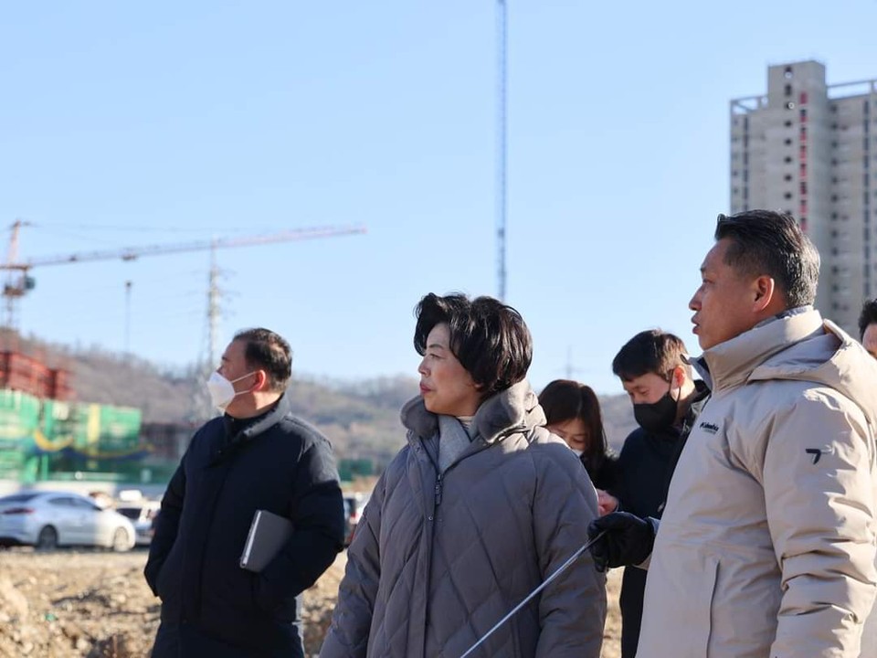 신계용 과천시장이 9일 자신의 SNS를 통해 우려가 되고 있는 ‘지식정보타운 교통문제’와 관련, 부족함이 없도록 챙겨서 더 안전하고 더 행복한 일상으로 보답하겠다고 밝혔다. (사진=신계용 과천시장 페이스북)