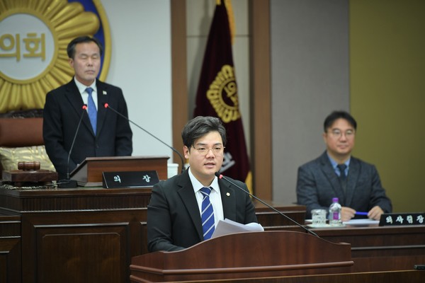 김현규(민주당) 시의회 의원은 지난 9일 제169회 임시회 제7차 본회의에서 포천시 도시재생사업과 관련해 5분 자유발언을 진행하고 있다. (사진제공=포천시의회)