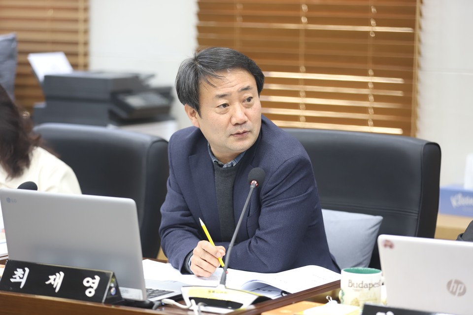 최재영 평택시의희 운영위원장은 21일 중앙신문과의 인터뷰에서 “급격한 인구 증가로 시민의 휴식공간 부족 문제, 시민의 복지 증진 필요 문제, 고덕 신도시 주차 및 주거 관련 문제, 신도심과 구도심의 조화와 같은 지역 균형 발전 문제 등 여러 현안들이 발생하고 있다”며 여러 지역 현안에 관심을 가지고 챙긴다고 약속했다. (사진제공=평택시의회)