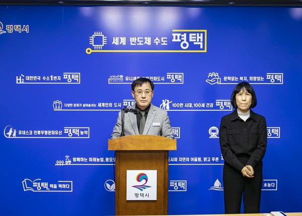 손정호 기획항만경제실장이 21일 브리핑을 열고 평택시 생활안정지원금 지급을 추진한다고 밝혔다. (사진제공=평택시청)