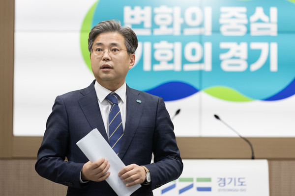 22일 오후 경기도청 브리핑룸에서 김진욱 경기도 대변인이 검찰의 경기도청 압수수색에 대한 기자회견을 하고 있다. (사진제공=경기도청)