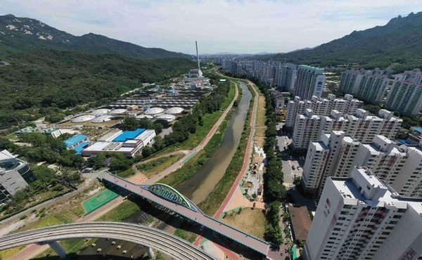 의정부시가 지난 8일 민락천 산책로 개선사업 등 12개 사업에 대한 도비 47억원을 확보해 걷고 싶은 하천 환경 조성사업 추진에 박차를 가할 수 있게 됐다. (사진제공=의정부시청)